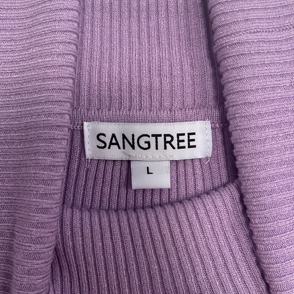 Here we have a “sangtree” large turtle neck sweater. - Picture 3 of 4